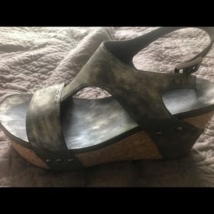 SUGAR “Junebug” wedges.